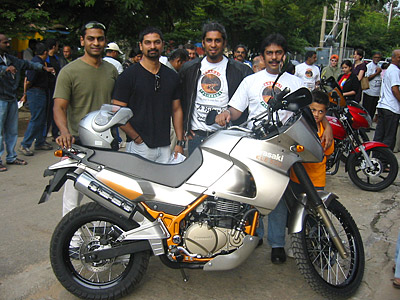 Brotherly send off- (l-r) Ashok, Gautam, Bari, Ram